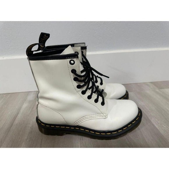 Dr Martens 1460 White Patent Leather Lace Up Combat Boots Womens Size 7 US - Picture 4 of 8